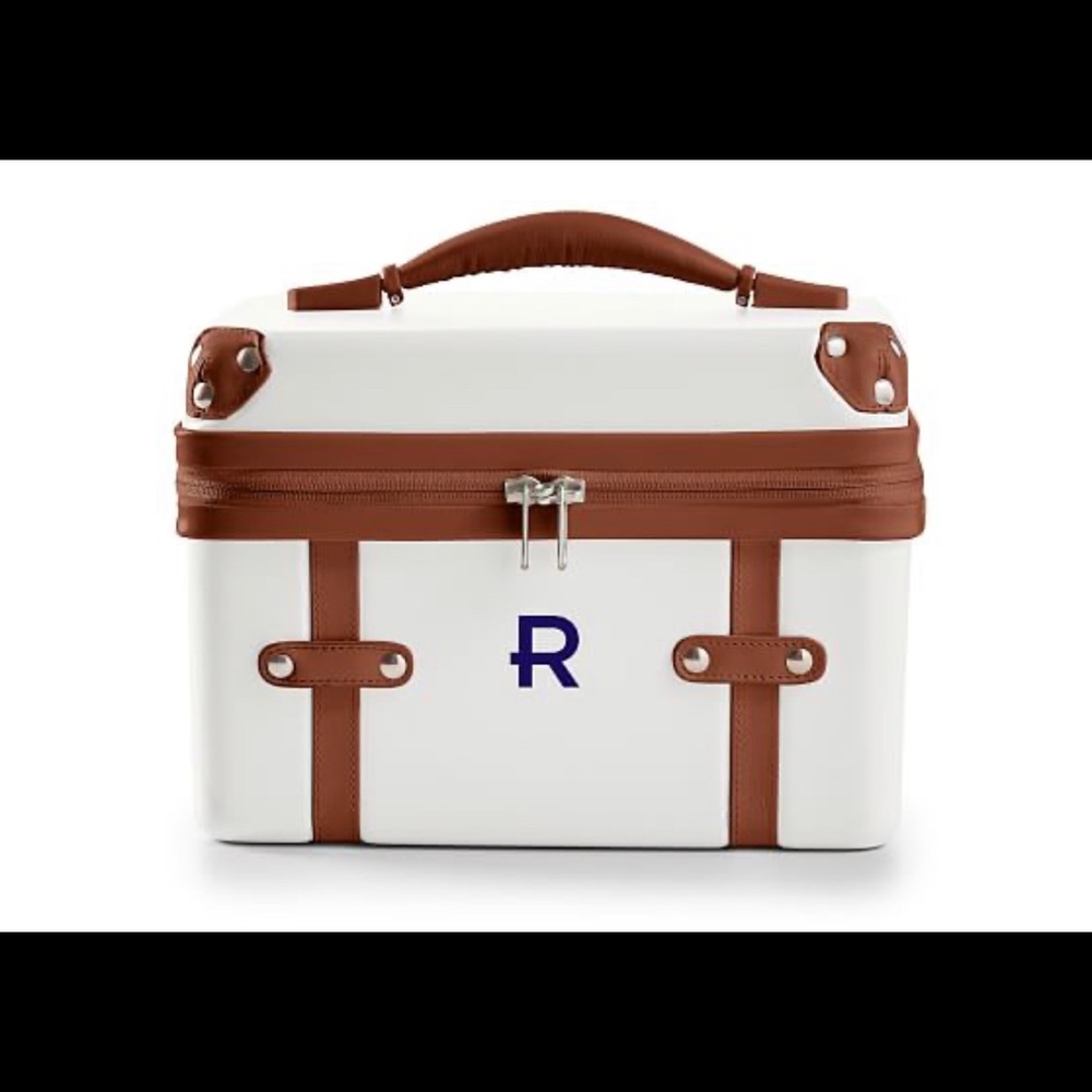**NEW- NEVER USED** Mark & Graham TERMINAL 1 COSMETIC CASE